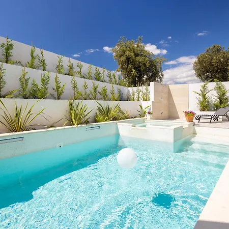 Villa With Heated Pool Ražanj