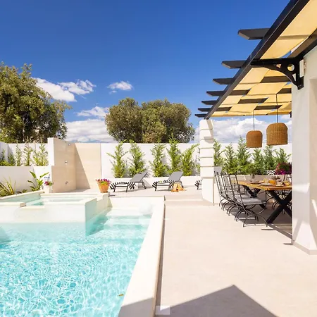 Βίλα With Heated Pool Ražanj