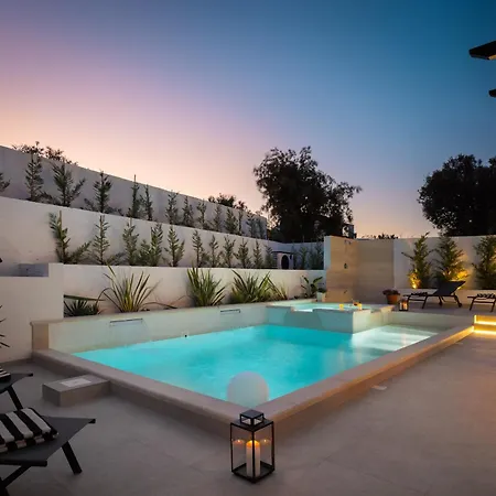 With Heated Pool Βίλα