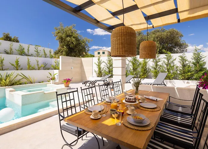 Villa With Heated Pool *