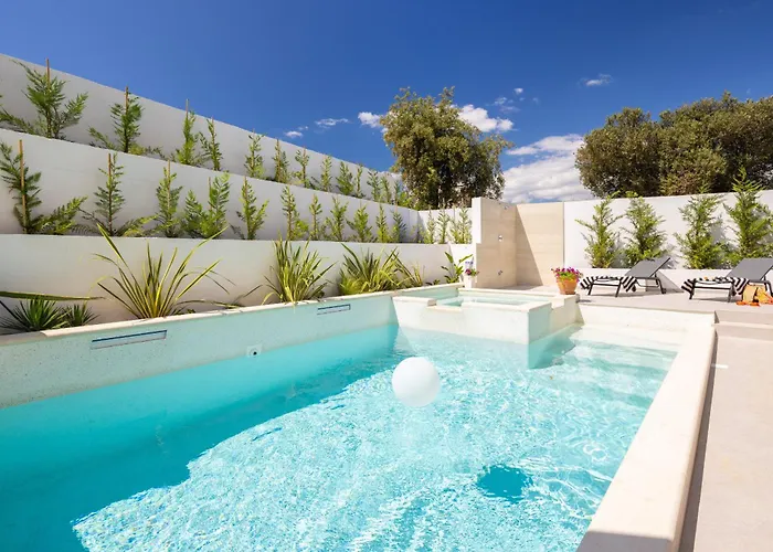 Villa With Heated Pool Ražanj