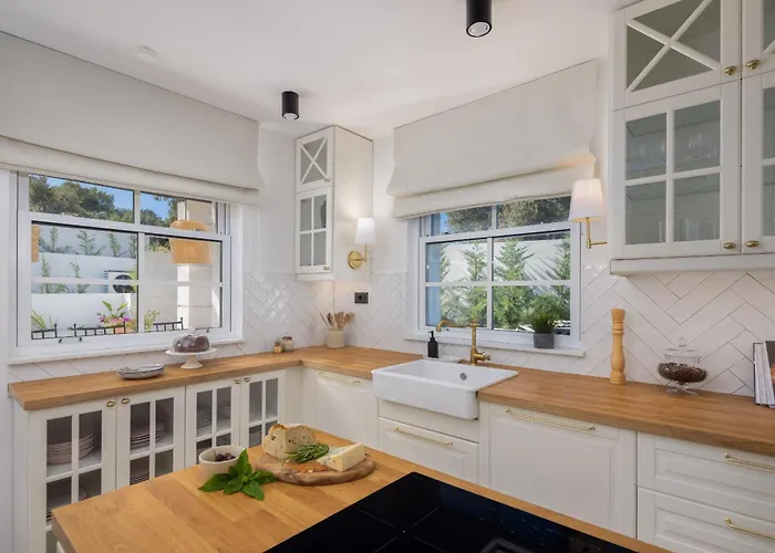 With Heated Pool فيلة *