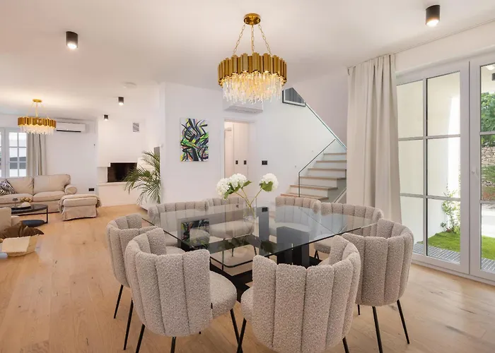 Villa With Heated Pool