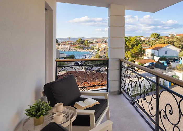 With Heated Pool Ražanj