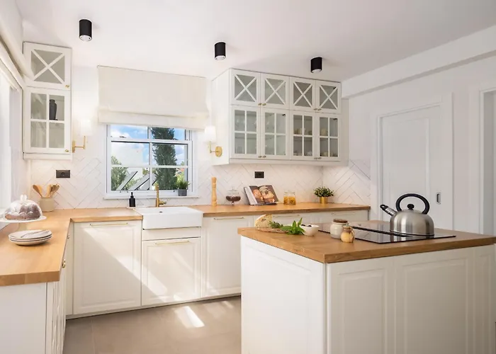 With Heated Pool فيلة