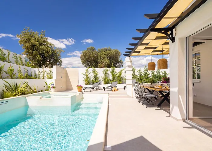 فيلة With Heated Pool Ražanj