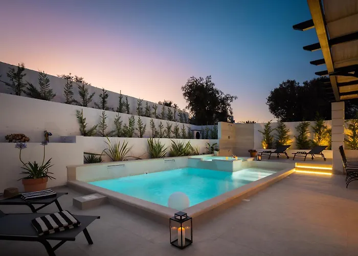 With Heated Pool فيلة